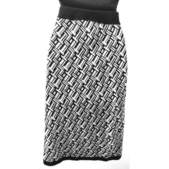 Retrology - Black & White Herringbone Knitted Skirt - Picture 2 of 3